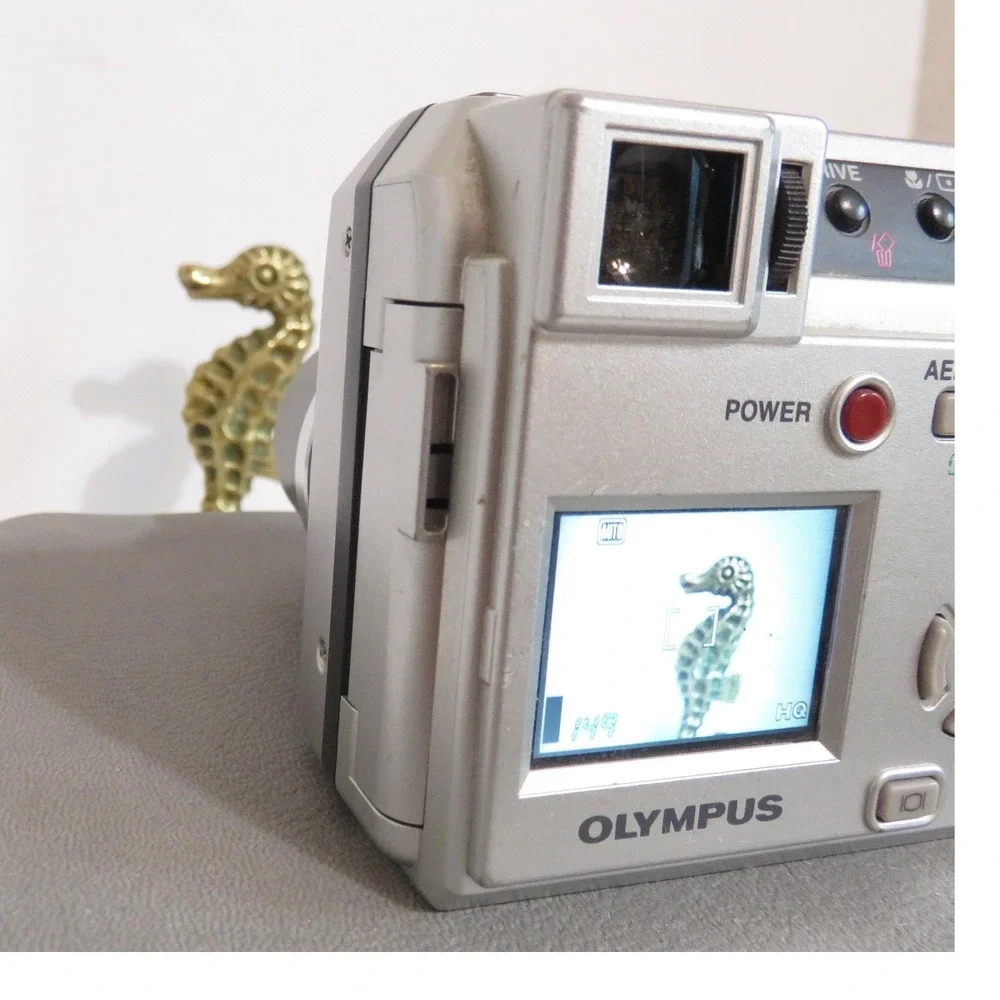 Olympus CAMEDIA C725 Ultra Zoom Digital Camera Silver 3MP‎ 8x Optical Zoom